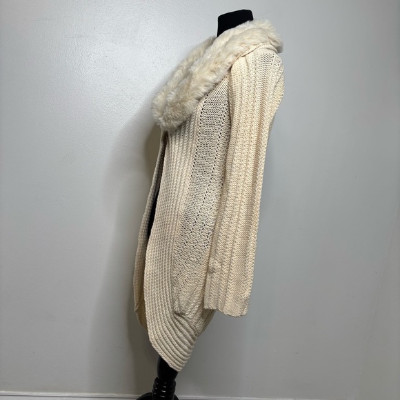 White House Black Market Women’s XS Cream Knit Cardigan Faux Fur Collar - Picture 4 of 10